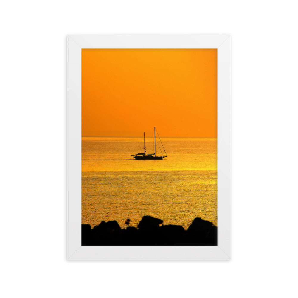 Poster mit Rahmen - a ship on golden sea Kuratoren von artlia Weiß / 21×30 cm artlia