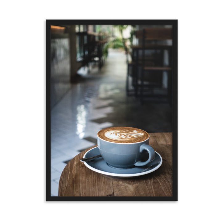 Cappuccino in Café - Poster im Rahmen Kuratoren von artlia Schwarz / 50×70 cm artlia