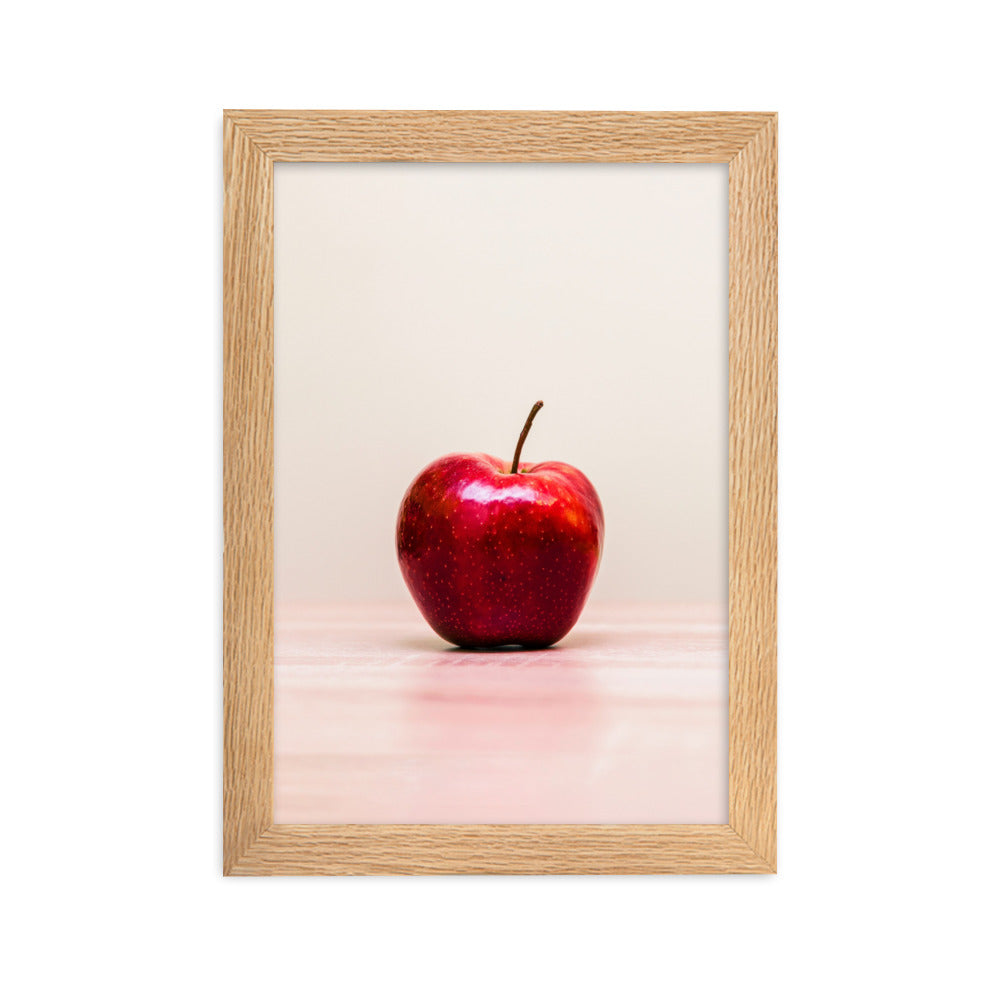 Red Apple - Poster im Rahmen Kuratoren von artlia Oak / 21×30 cm artlia